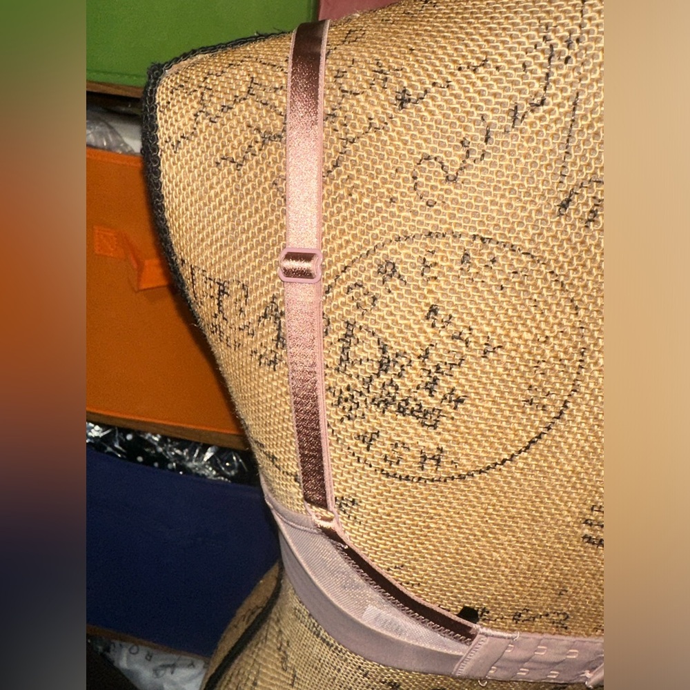 NWT Bra - Picture 7 of 9
